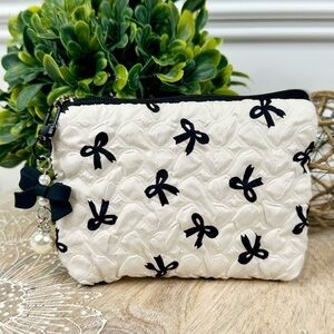 Charming Bow-Patterned Quilted Pouch